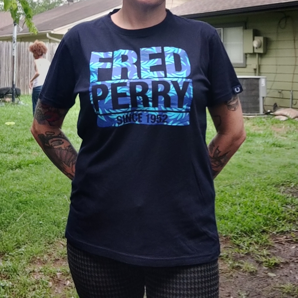 Fred Perry T-Shirt Size Medium NWOT